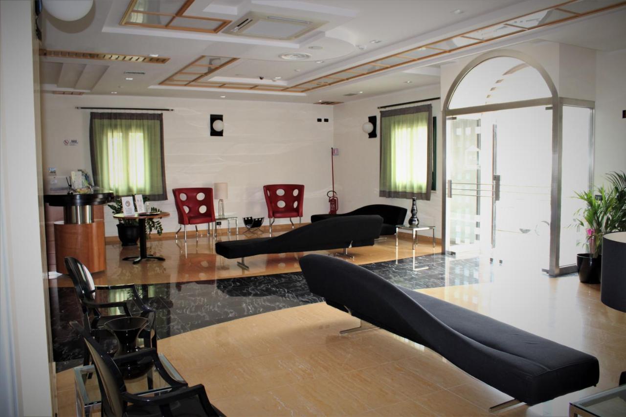 Cerri Hotel ตราปานี ภายนอก รูปภาพ