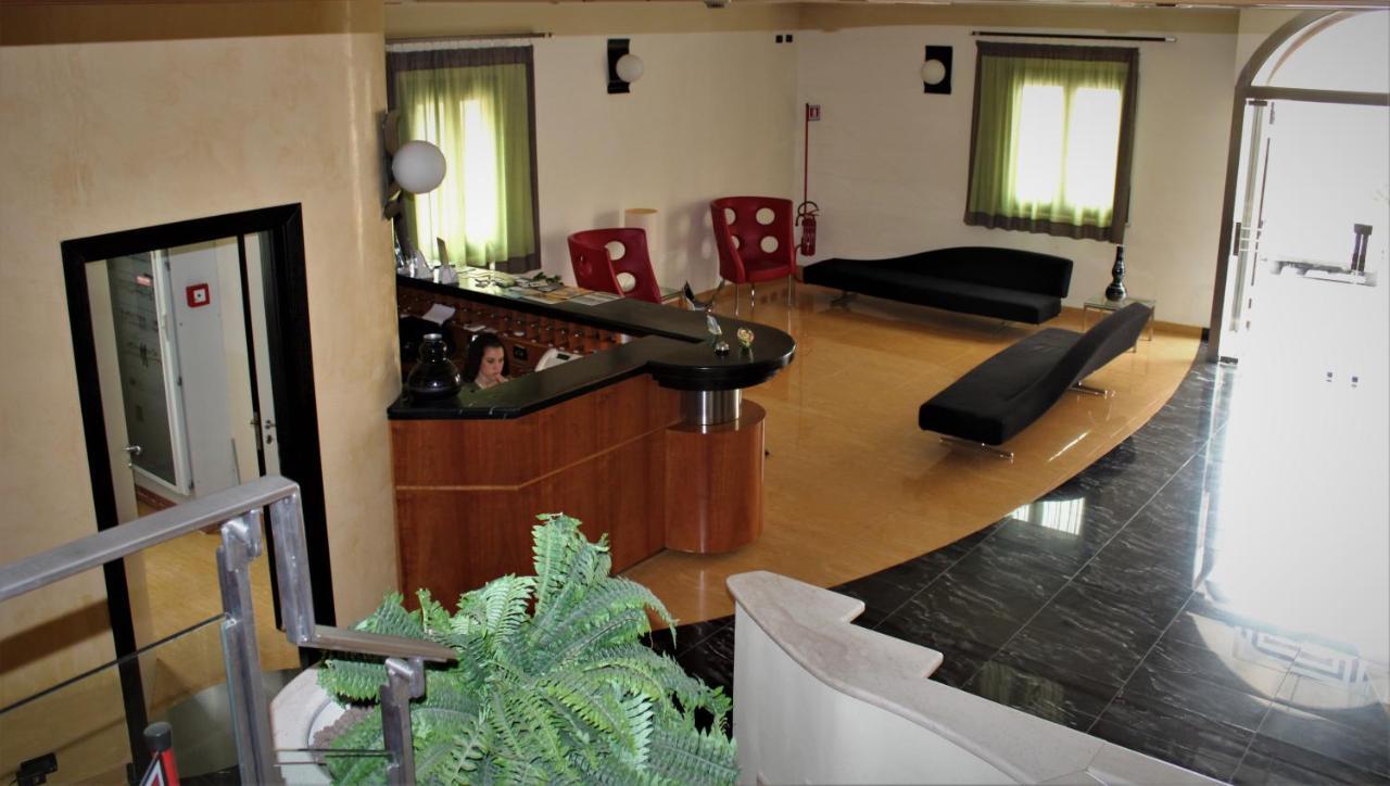 Cerri Hotel ตราปานี ภายนอก รูปภาพ