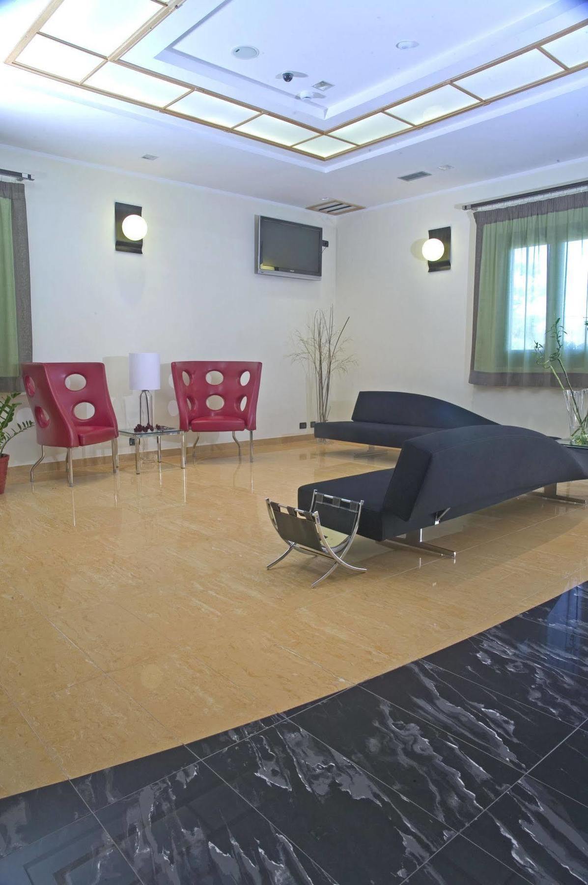 Cerri Hotel ตราปานี ภายนอก รูปภาพ