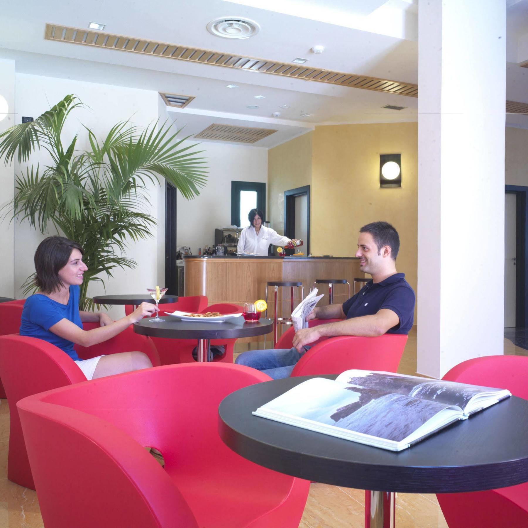 Cerri Hotel ตราปานี ภายนอก รูปภาพ