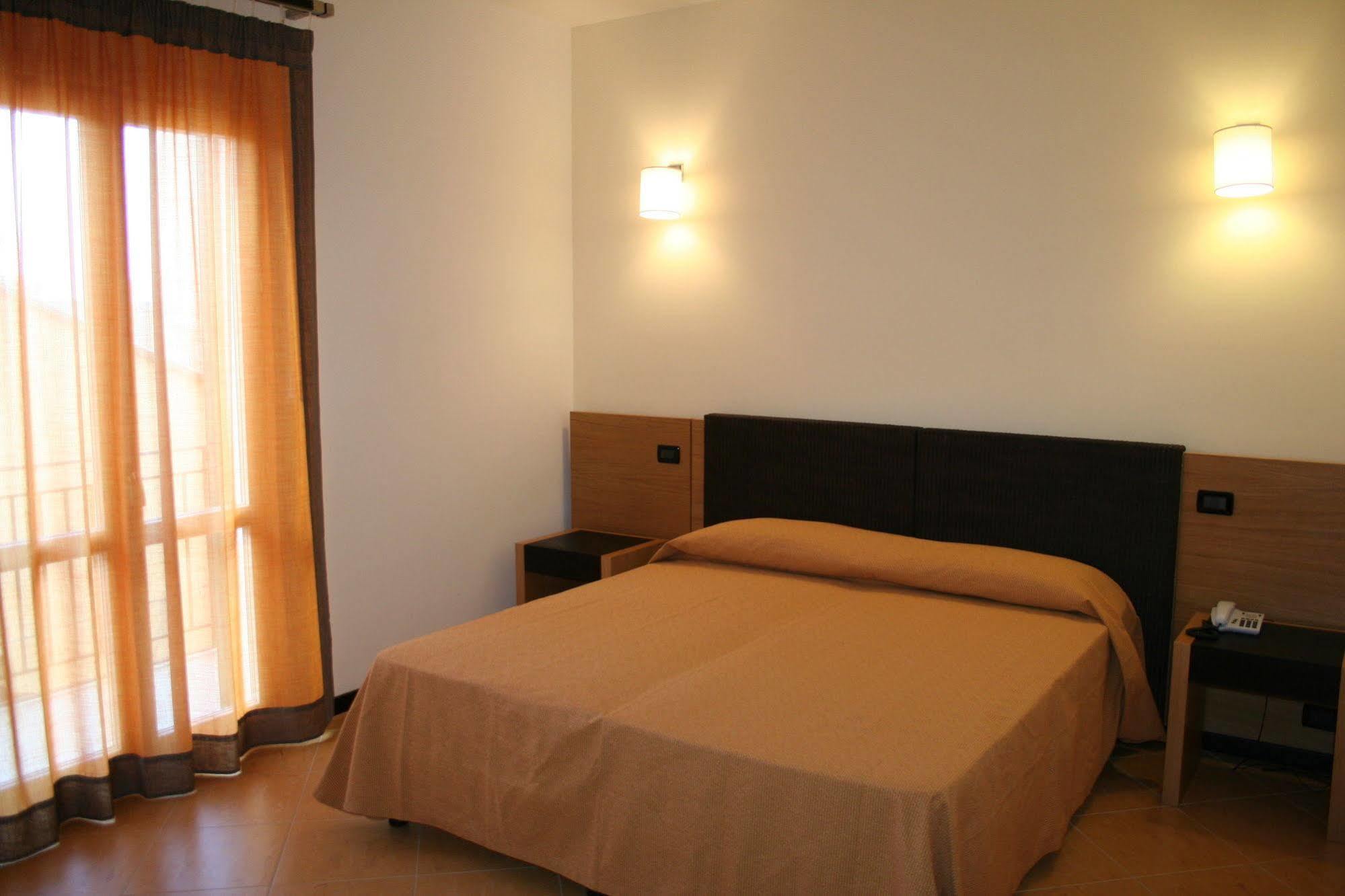 Cerri Hotel ตราปานี ภายนอก รูปภาพ
