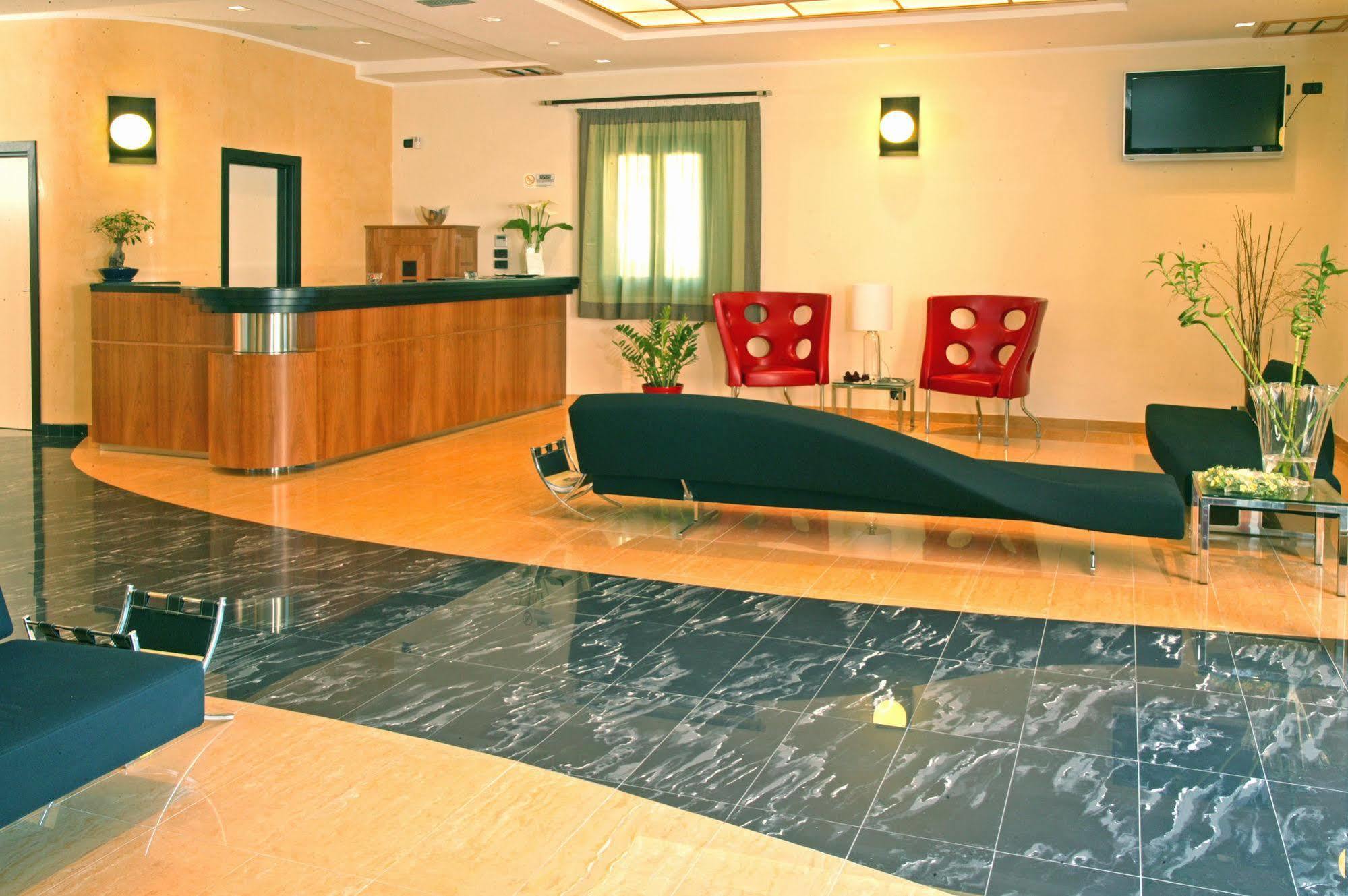 Cerri Hotel ตราปานี ภายนอก รูปภาพ